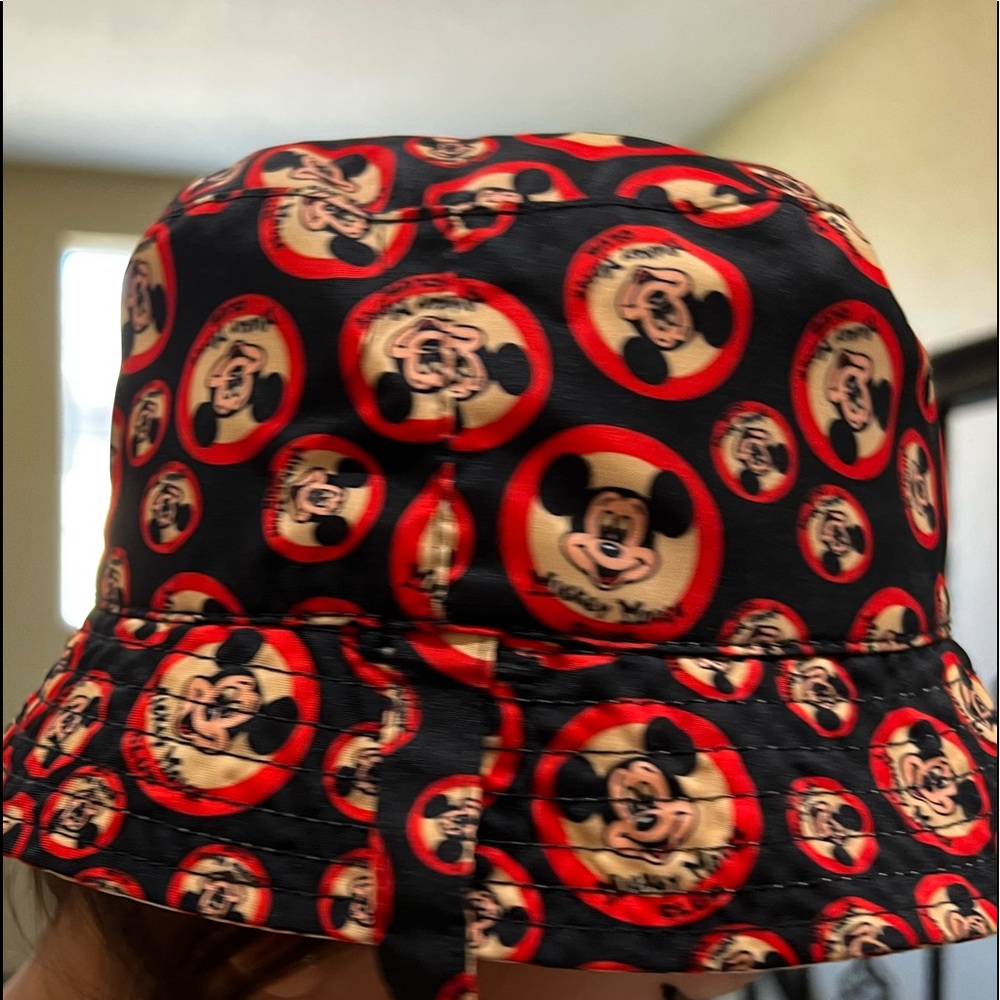 Mickey’s reversible hat - Picture 3 of 4